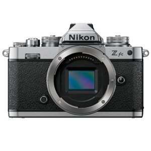 Foto principale Kit Fotocamera Mirrorless Nikon Z FC + Obiettivo Nikkor Z DX 18-140mm (VOA090K004) – Prodotto in Italiano