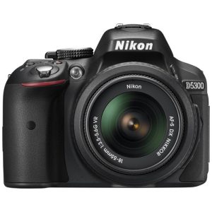 Foto principale Kit Fotocamera Reflex Nikon D5300 + Obiettivo AF-P 18-55mm VR – Prodotto in Italiano