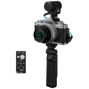 Foto principale Kit Vlogger Fotocamera Mirrorless Nikon Z FC + Obiettivo 16-50mm (VOA090K005) – Prodotto in Italiano