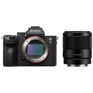 Foto principale Kit Fotocamera Mirrorless Sony Alpha A7 III + Obiettivo FE 35mm F/1.8 – Prodotto in Italiano